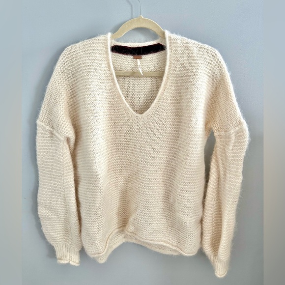 FREE PEOPLE cream sweater - Picture 3 of 5